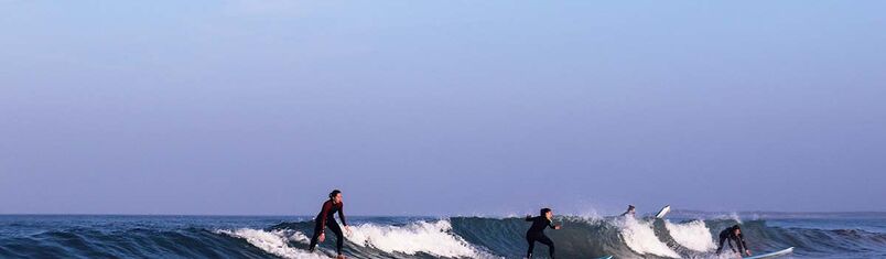 Im Line-up Surfen nach der Surf-Etikette